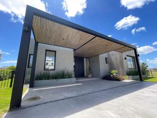 Foto 1 de Casa en venta - 3 Dormitorios 4 Baños - Cocheras - 216,50Mts2 - El Naudir, Escobar