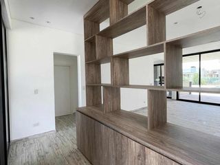 Foto 8 de Casa en venta - 3 Dormitorios 4 Baños - Cocheras - 216,50Mts2 - El Naudir, Escobar