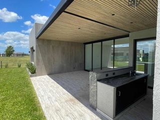 Foto 5 de Casa en venta - 3 Dormitorios 4 Baños - Cocheras - 216,50Mts2 - El Naudir, Escobar