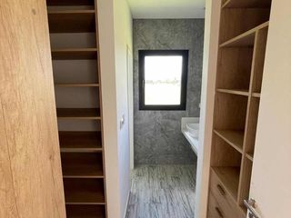 Foto 15 de Casa en venta - 3 Dormitorios 4 Baños - Cocheras - 216,50Mts2 - El Naudir, Escobar