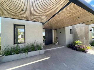 Foto 3 de Casa en venta - 3 Dormitorios 4 Baños - Cocheras - 216,50Mts2 - El Naudir, Escobar