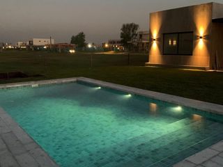 Foto 24 de Casa en venta - 3 Dormitorios 4 Baños - Cocheras - 216,50Mts2 - El Naudir, Escobar