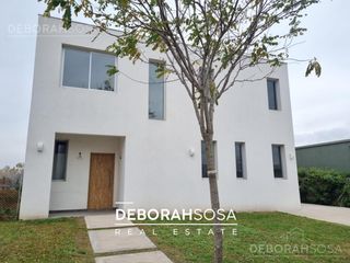Foto 2 de Casa en alquiler 5 ambientes 3 habitaciones y dependencia pileta Barrio cerrado San Pablo Pilar