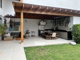 Foto 1 de ESPECTACULAR CASA EN VENTA EN SURCO DE 3/4 DORM JARDIN GRANDE