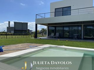 Foto 2 de Casa en  Venta 5 Ambientes Puertos del Lago Barrio Acacias Escobar-Maschwitz