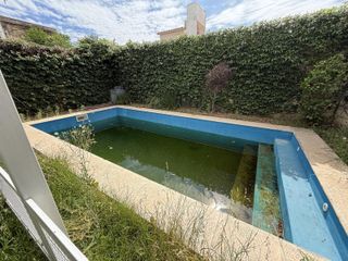 Foto 13 de Moderna casa de 4 dormitorios con patio y piscina apta crédito.