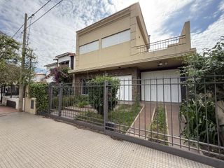 Foto 47 de Moderna Casa de 4 dormitorios en Cofico con patio y piscina