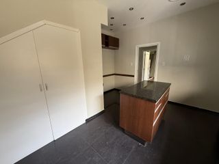Foto 6 de Moderna Casa de 4 dormitorios en Cofico con patio y piscina