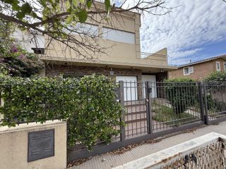 Foto 42 de Moderna casa de 4 dormitorios con patio y piscina apta crédito.