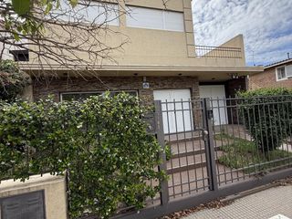 Foto 51 de Moderna casa de 4 dormitorios con patio y piscina apta crédito.