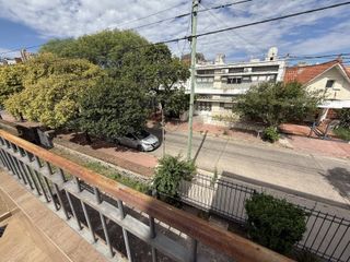 Foto 40 de Moderna Casa de 4 dormitorios en Cofico con patio y piscina