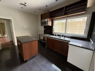 Foto 4 de Moderna Casa de 4 dormitorios en Cofico con patio y piscina