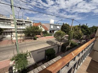 Foto 41 de Moderna casa de 4 dormitorios con patio y piscina apta crédito.