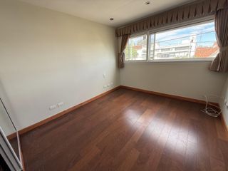 Foto 35 de Moderna casa de 4 dormitorios con patio y piscina apta crédito.