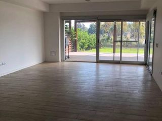 Foto 2 de Depto PB con jardin al rio, 3 dormitorios y dependencia - Dos cocheras- Barrio Náutico Albanueva