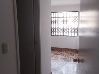 Foto 5 de Apartamento en venta de 3 dormitorios c/ cochera en Santiago de Surco,Lima,Perú.