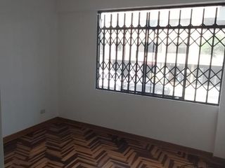 Foto 6 de Apartamento en venta de 3 dormitorios c/ cochera en Santiago de Surco,Lima,Perú.