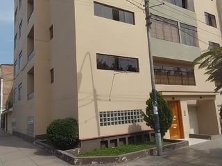 Foto 1 de Apartamento en venta de 3 dormitorios c/ cochera en Santiago de Surco,Lima,Perú.