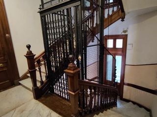 Foto 4 de VENTA en Edif historico Av de Mayo al 1100 RETASADO Super interesante, gran altura de techos