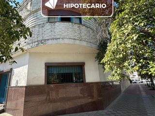 Foto 1 de Casa en venta en barrio Juniors, 3 dormitorios, cocina separada, terraza y patio.  APTO CREDITO