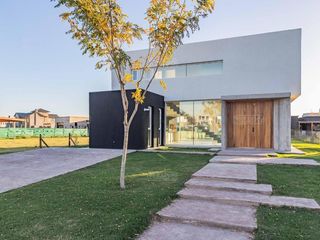 Foto 2 de Casa a estrenar en Puertos barrio Acacias - en venta o alquiler - 253 M2 - hermoso entorno de categoria