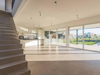 Foto 5 de Casa a estrenar en Puertos barrio Acacias - en venta o alquiler - 253 M2 - hermoso entorno de categoria