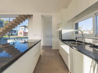 Foto 11 de Casa a estrenar en Puertos barrio Acacias - en venta o alquiler - 253 M2 - hermoso entorno de categoria