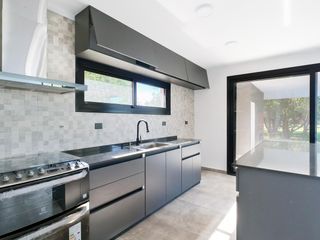 Foto 13 de Casa Venta 7 AMBIENTES EZEIZA !! ACEPTA FINANCIACION !! USS 300.000   CUOTAS