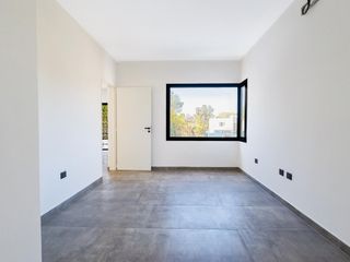 Foto 17 de Casa Venta 7 AMBIENTES EZEIZA !! ACEPTA FINANCIACION !! USS 300.000   CUOTAS