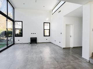 Foto 7 de Casa Venta 7 AMBIENTES EZEIZA !! ACEPTA FINANCIACION !! USS 300.000   CUOTAS