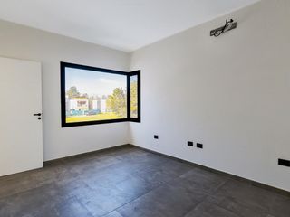 Foto 31 de Casa Venta 7 AMBIENTES EZEIZA !! ACEPTA FINANCIACION !! USS 300.000   CUOTAS