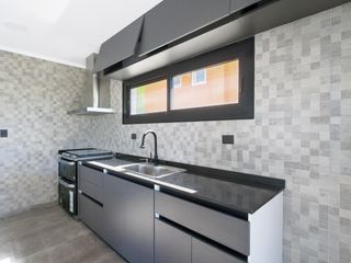Foto 12 de Casa Venta 7 AMBIENTES EZEIZA !! ACEPTA FINANCIACION !! USS 300.000   CUOTAS