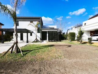 Foto 65 de Casa Venta 7 AMBIENTES EZEIZA !! ACEPTA FINANCIACION !! USS 300.000   CUOTAS