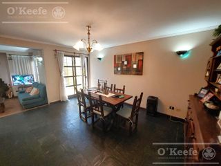Foto 5 de Casa de 5 ambientes, en venta. Terminaciones de gran calidad y jardín.