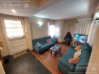 Foto 3 de Casa de 5 ambientes, en venta. Terminaciones de gran calidad y jardín.