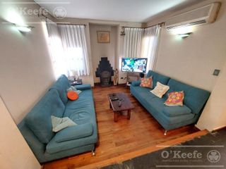 Foto 4 de Casa de 5 ambientes, en venta. Terminaciones de gran calidad y jardín.