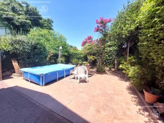Foto 10 de Casa de 5 ambientes, en venta. Terminaciones de gran calidad y jardín.