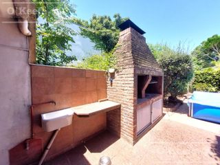 Foto 9 de Casa de 5 ambientes, en venta. Terminaciones de gran calidad y jardín.