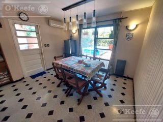 Foto 7 de Casa de 5 ambientes, en venta. Terminaciones de gran calidad y jardín.