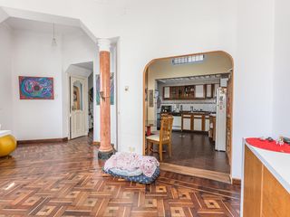 Foto 10 de Venta casa de estilo 4/5 ambientes excelente estado, 4 plantas, detalles de calidad. Caballito