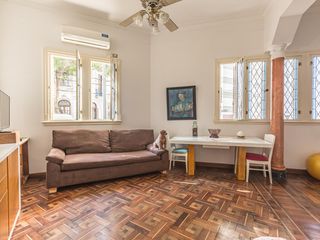 Foto 9 de Venta casa de estilo 4/5 ambientes excelente estado, 4 plantas, detalles de calidad. Caballito