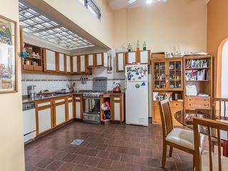 Foto 8 de Venta casa de estilo 4/5 ambientes excelente estado, 4 plantas, detalles de calidad. Caballito