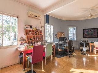 Foto 4 de Venta casa de estilo 4/5 ambientes excelente estado, 4 plantas, detalles de calidad. Caballito