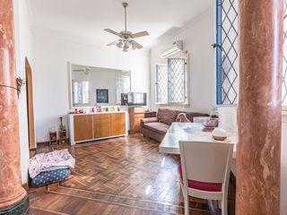 Foto 3 de Venta casa de estilo 4/5 ambientes excelente estado, 4 plantas, detalles de calidad. Caballito