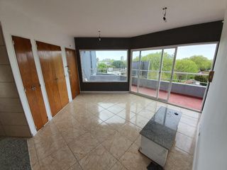 Foto 1 de Departamento - Banfield Oeste
