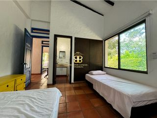 Foto 12 de SE VENDE MAGNFICA  CASA EN FUSA CON PISCINA PRIVADA