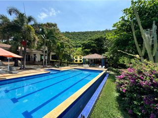 Foto 2 de SE VENDE MAGNFICA  CASA EN FUSA CON PISCINA PRIVADA
