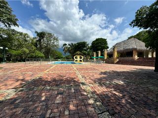 Foto 59 de SE VENDE MAGNFICA  CASA EN FUSA CON PISCINA PRIVADA