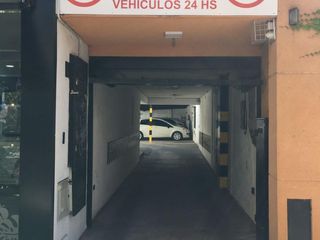 Foto 1 de Cochera semi- cubierta en alquiler