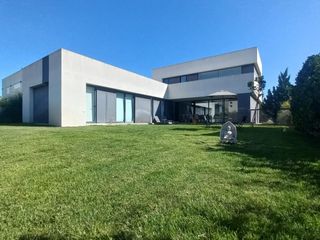 Foto 3 de CASA MODERNA EN ALQUILER en Barrio Privado de Bahía Blanca &ampampampquotLA RESERVA"